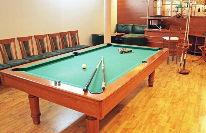 Hotel Maxim Svätý Jur Екстериор снимка