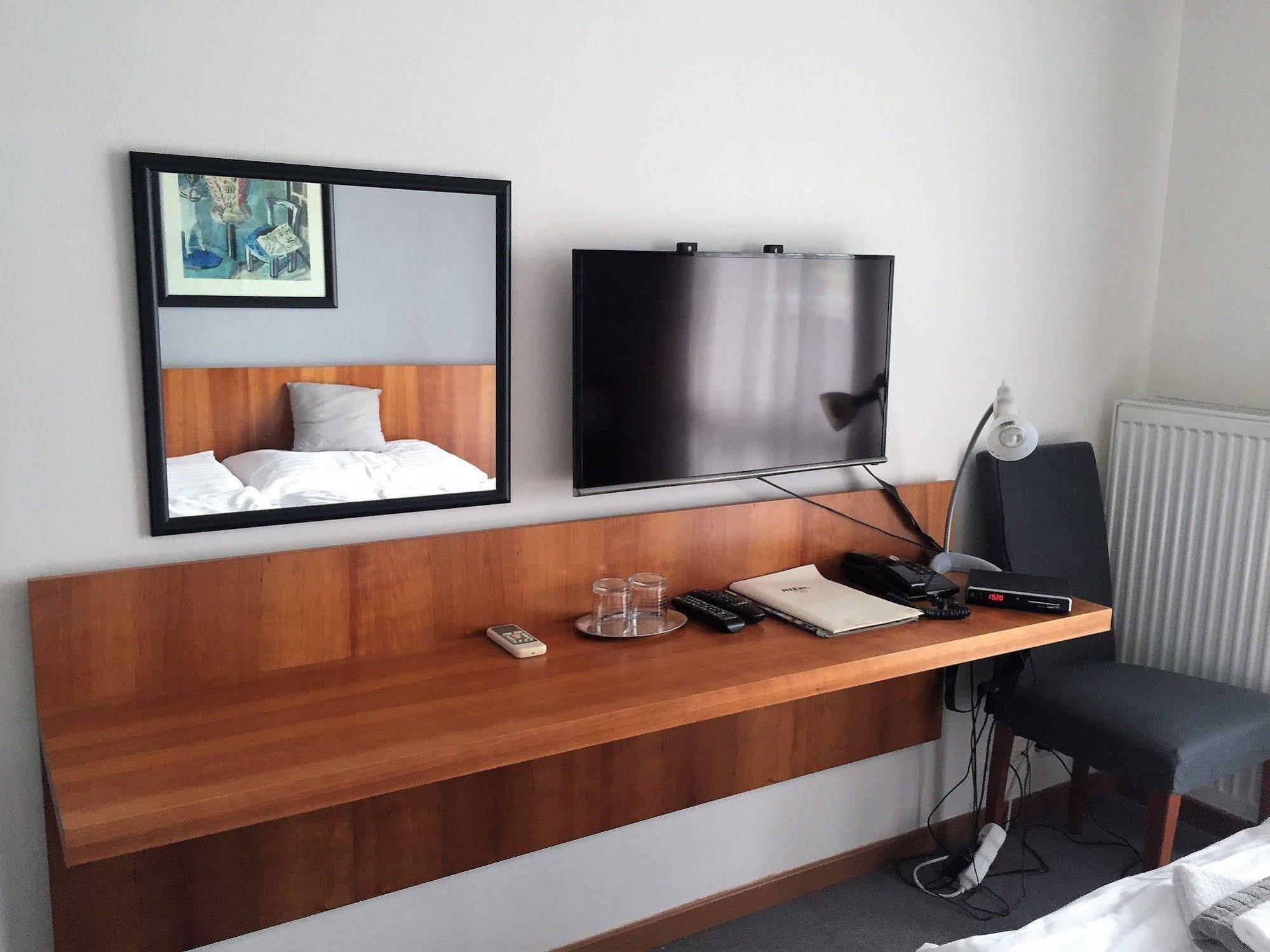 Hotel Maxim Svätý Jur Екстериор снимка